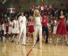 Gabriella Montez (Vanessa Hudgens) Troy Bolton (Zac Efron), Ryan Evans (Lucas Grabeel), Sharpay Evans (Ashley Tisdale) dans ve şarkı